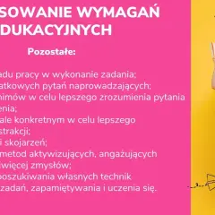 Dziewczynka skacze z książkami w rękach, z plecakiem na plecach, na żółtym tle.