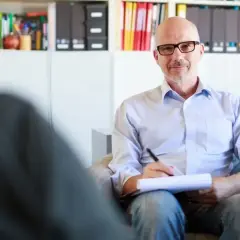 Jak zostać psychologiem szkolnym? Przewodnik: studia, praca, zarobki