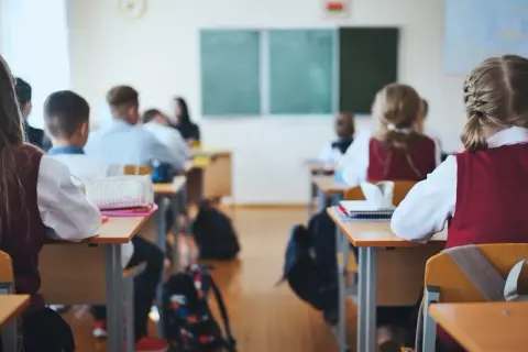 Co z reformą oświaty? Pełny przewodnik po zmianach 2025.