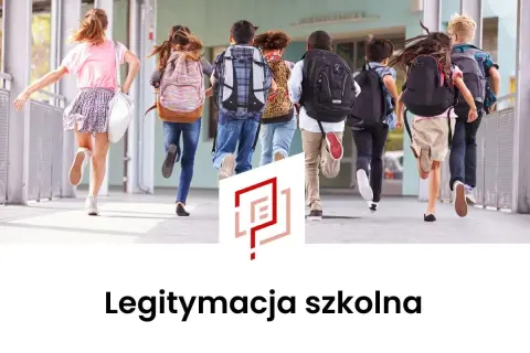 Dzieci biegnące do szkoły z plecakami.