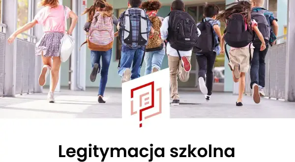 Dzieci biegnące do szkoły z plecakami.