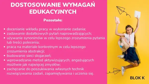 Dziewczynka skacze z książkami w rękach, z plecakiem na plecach, na żółtym tle.